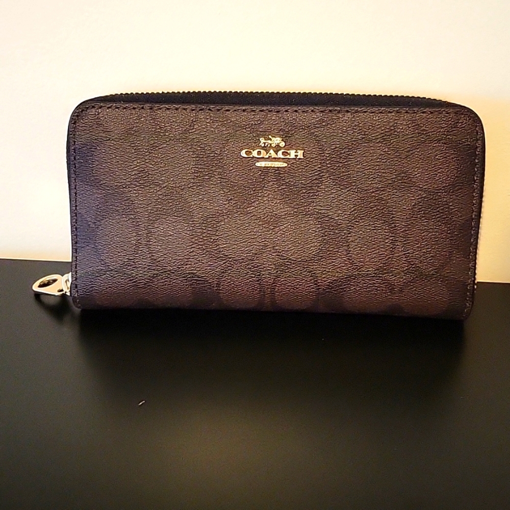 Coach Shoulder Bag With Matching Wallet - image 1